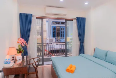 Familiekamer met balkon — IL Divo Hostel 38 Hàng Hương & Travel & Spa - Hanoi Old Quarter